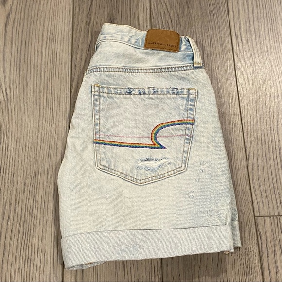American Eagle Mom Jean Shorts Women's 2 Light Wash Hi Rise Rainbow Embroidery - Picture 15 of 15